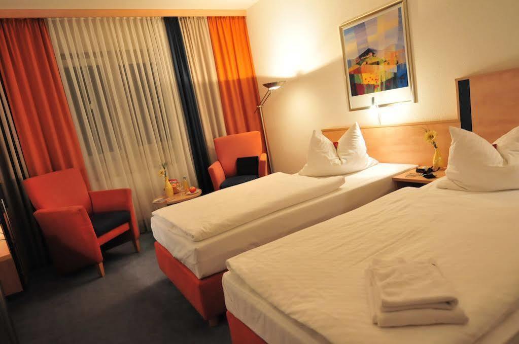 Akzent Hotel Stadt Schluechtern ***S Екстериор снимка